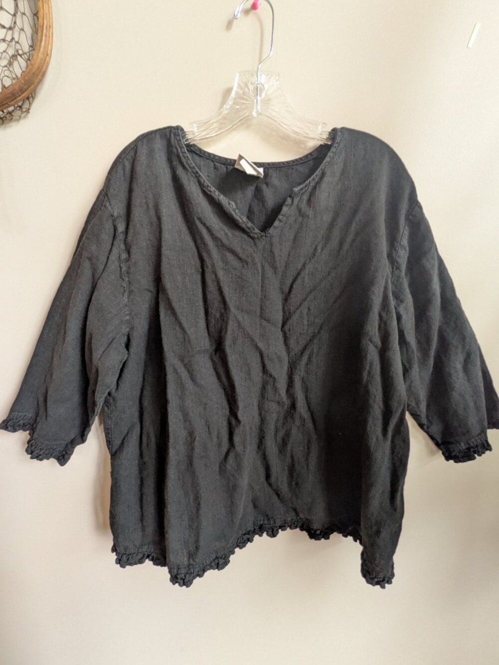 Donna Vintage made in usa black linen shirt ruffle hem and sleeves #773